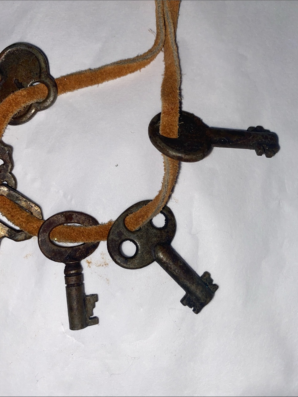 Vintage Skeleton Keys on Suede Cord - Brown - Picture 4 of 6